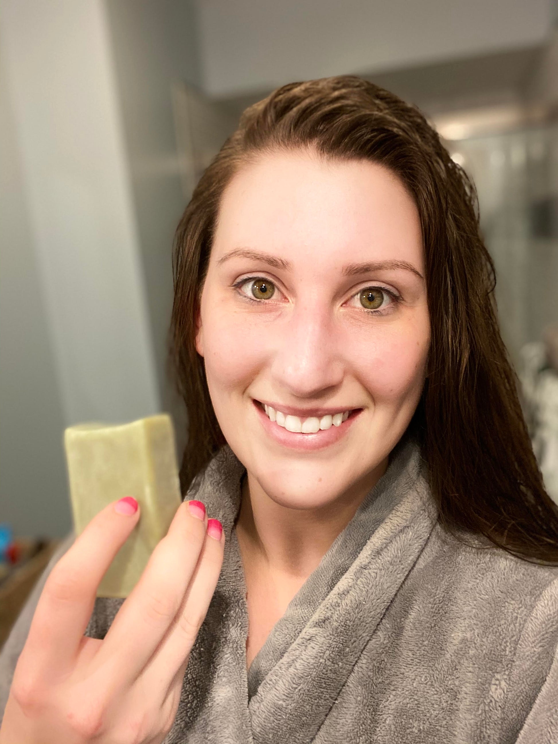 Avocado facial soap bars are made with pure avocado puree and leaves the face feeling clean and smooth